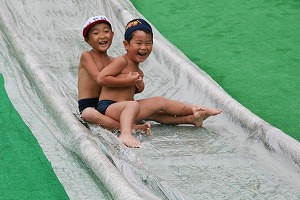 水のすべり台