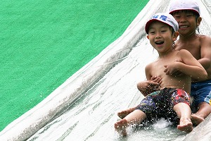 水のすべり台