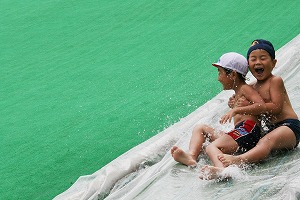 水のすべり台