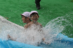 水のすべり台