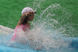 水のすべり台