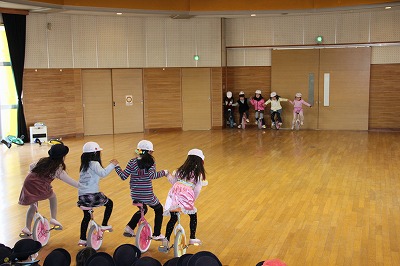 一輪車メリーゴーラウンド