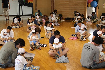 絵本の読み聞かせ