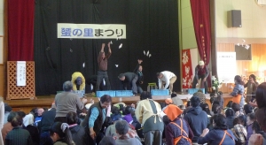 もち投げ