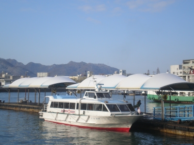 雪の日の港