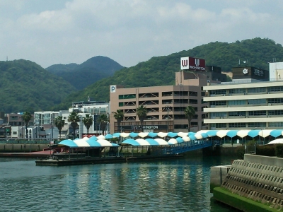 三原港を望む
