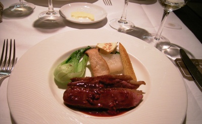 R0029338仔鴨胸肉のロースト-フランボワーズソース_400.jpg