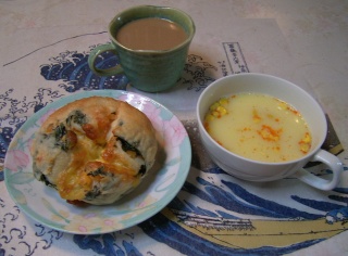 R0029434パンとスープとコーヒーのランチ_320.jpg