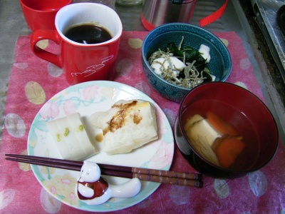 R0029660朝-お餅、お吸い物、サラダ_400.jpg