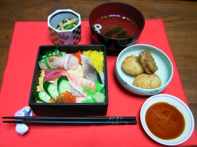 R0029825昼-ちらし寿司、蓮根揚げ、ホタテコロッケ、おすまし、小松菜のおひたし_400.jpg
