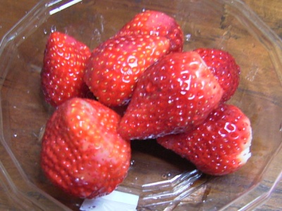 R0029843昼-苺_400.jpg