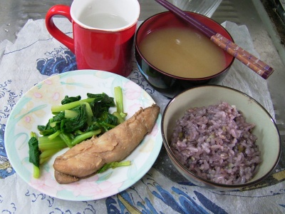R0029958昼-ささみ醤油焼き、小松菜添え、五穀米ご飯、味噌汁_400.jpg