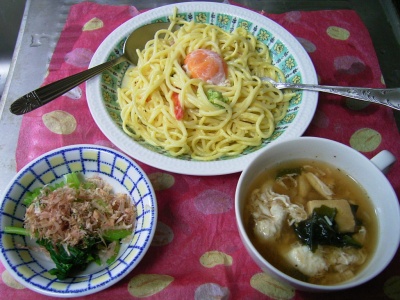 R0029961夜-卵スパゲティ、コマツナおひたし、高野豆腐の具だくさんスープ_400.jpg