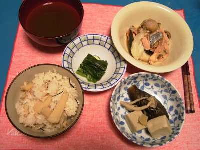 R0030711夜-筍ごはん、シーフードのバルサミコソース、ナスと高野豆腐の炊き合わせ、ほうれん草のおひたし、お吸い物_400.jpg