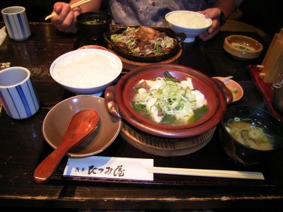 R0032208ゆず鯛鍋と牛すじ鍋_400.jpg