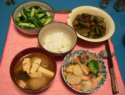 R0033249夜-八宝菜、豆腐のスープ、きゅうりとピーマンいため、きゅうりサラダ_400.jpg
