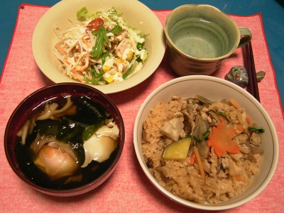 R0033255夜-モミジご飯、落とし卵のお吸い物、ツナサラダ_400.jpg