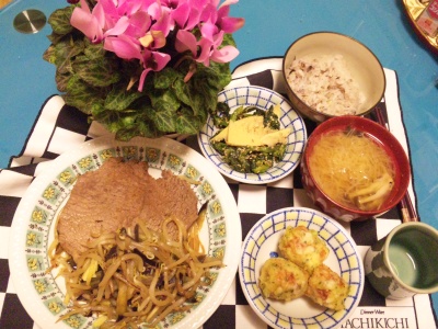 SBSH0144夜-ステーキ、菜の花と筍の胡麻和え、揚げちくわ、シメジ味噌汁、雑穀米ごはん_400.jpg