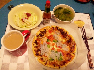 SBSH0160夜-ピザ、大根ウメサラダ、トマト小松菜スープ_400.jpg
