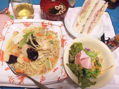 SBSH0202_1119夜-海鮮焼きそば、サラダ、スープ、キャベツサンドイッチ_400.jpg
