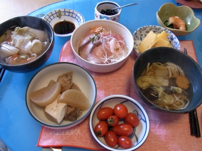 RIMG0245_0102朝-お雑煮風うどん、おせち_400.jpg