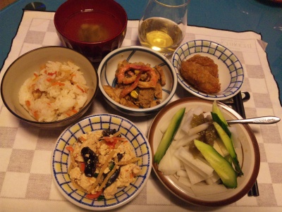 SBSH0223_0314夜-煎り豆腐、梅サラダ、寿司飯、カキフライ、シーフード炒め、お吸い物_400.jpg