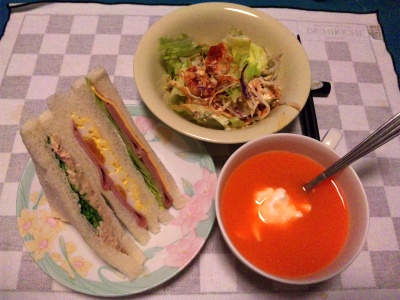 SBSH0208_0522夜-ミックスサンド、野菜ジュース、サラダ_400.jpg