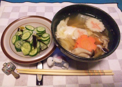 SBSH0246_0106夜-お雑煮うどん、千枚漬けとキュウリのあえもの_400.jpg