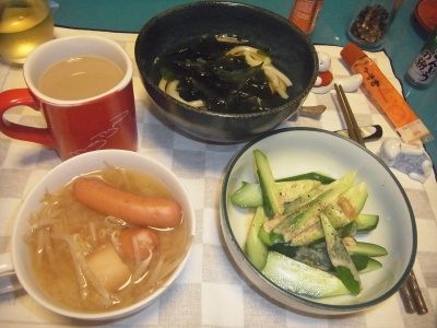 RIMG0016_0618夜-ソーセージスープ、わかめうどん、きゅうりごまだれ_400.jpg