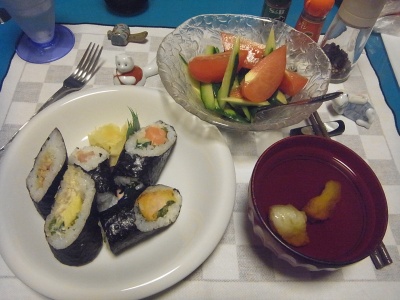 RIMG0018_0713夜-巻き寿司セット、お吸い物、サラダ_400.jpg