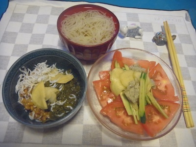 RIMG0012_0804夜-素麺、めかぶとちりめん納豆、トマトサラダ_400.jpg