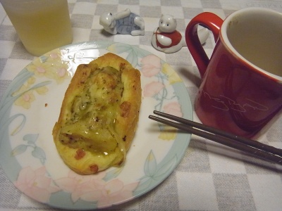 RIMG0015_0815夜-ポテトパン、カフェオレ_400.jpg