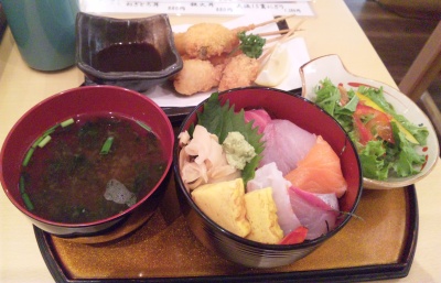 SBSH0265_1114昼外食-ちらし寿司と串揚げランチセットcut_400.jpg