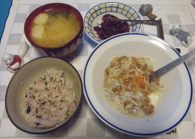 RIMG0006_1123夜-しらすおろし納豆、麸の味噌汁、京都の刻みしば漬け、16穀米ご飯_400.jpg