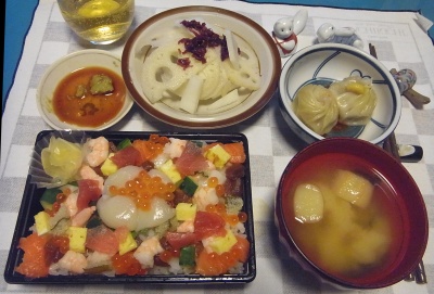 RIMG0007_1124夜-ちらし寿司、小龍包、酢蓮としば漬け、味噌汁_400.jpg