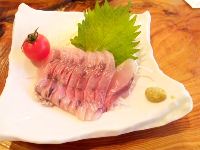 SBSH0269_20121125昼外食-ヤマメのお刺身(骨がある)_400.jpg