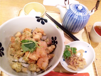 SBSH0267_1214昼外食-海老とちくわの天ぷらだし茶漬け_400.jpg