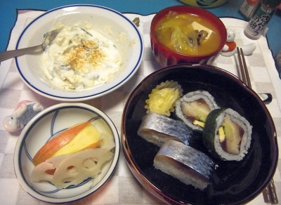 RIMG0007_1227夜-鯖寿司、味噌鍋、ポテトヨーグルトサラダ、リンゴと酢蓮_400.jpg