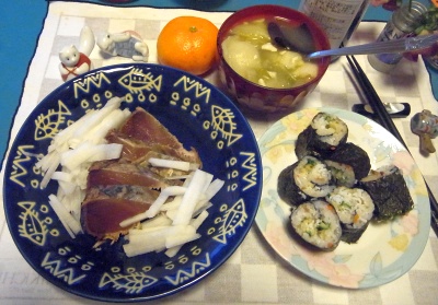 RIMG0015_123夜-鰹のたたき、野菜スープ、しらす海苔巻きずし_400.jpg