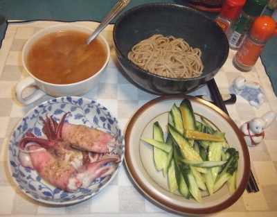 RIMG0017_0309夜-ゆでイカ、きゅうりサラダ、カレースープ、蕎麦_400.jpg