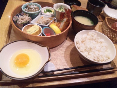 SBSH0263_0417昼外食楽屋セット_400.jpg