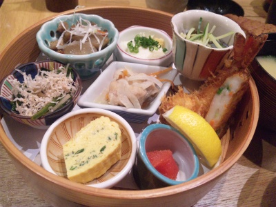 SBSH0265_0417昼外食楽屋セットおかず_400.jpg
