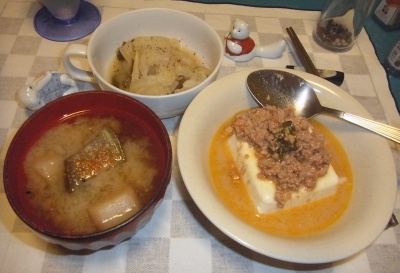 RIMG0019_0714夜-いなばの鶏そぼろとバジル奴、ナスの味噌汁、キャベツの煮物_400.jpg