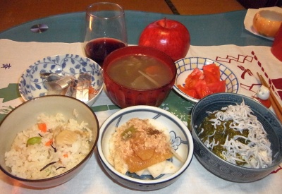 RIMG0018_0108夜-筍ご飯、数の子、しらすとろろ奴、しめ鯖、トマト、お吸い物_400.jpg