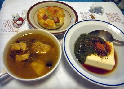 RIMG0013_0604夜-チキンカレー、めかぶ奴、パン_400.jpg