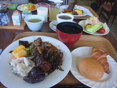 RIMG0088_20140627朝食北寄貝サラダ、ハタハタなど_400.jpg