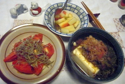 R0010098_0723夜-冷奴、トマトサラダ、スイカの酢漬け_400.jpg