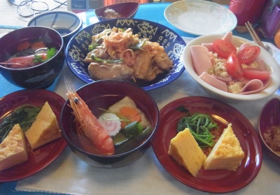 R0011060_0103朝・昼-おせち、数の子、だし巻き卵、チキンナムルソテー、海老お雑煮_400.jpg
