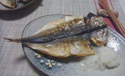 R0028513_0412夜-大島土産鯵の干物焼き_400.jpg