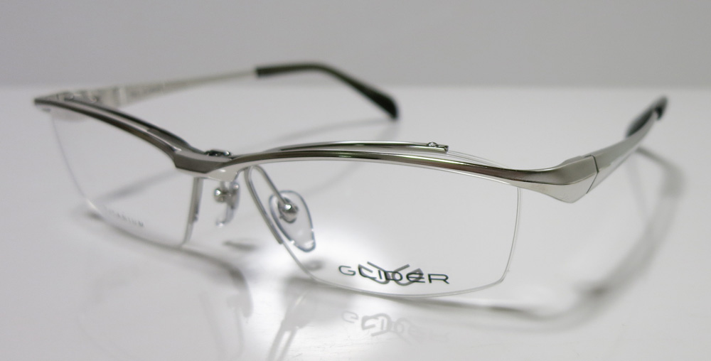 ガルウィングタイプの跳ね上げメガネフレーム「GLIDER(グライダー